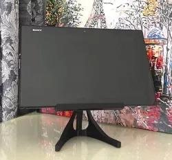 Adjustable tablet stand