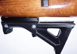 Angled foregrip picatinny