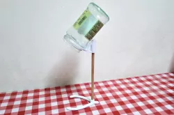 Jar holder - squeeze out the last drop