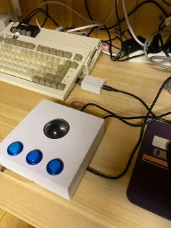 KM Trackball house Bottom 3 buttons for PS/2 with converter for Amiga