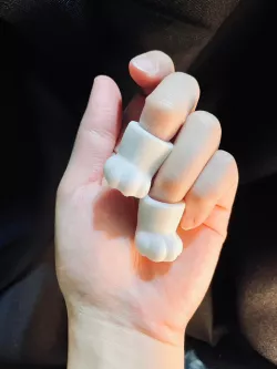 Finger Cat Paw