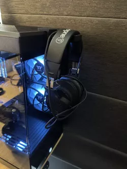 Hyte Y40/Y60 headset hanger