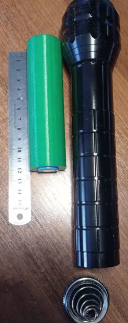 Flashlight 18650 battery adapter