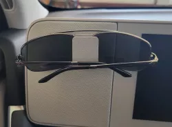 Ioniq 5 glasses holder