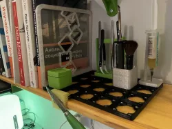 Gridfinity bookend with magnets for knife