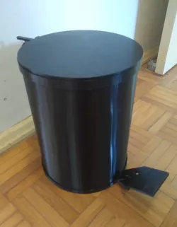 Lixeira de pezinho
