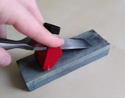 Chisel sharpening trolley