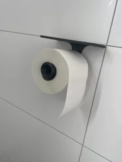 Toilettenpapierhalter mit Ablage