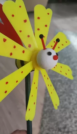 Wind Spinner Bee