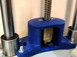 Anti-wobbling mount
