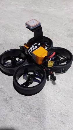 GPS/Compass drone mast fixed by the battery strap