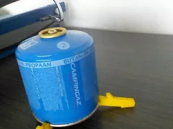 Gas canister stand for camping stove