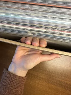 Moving box handle - finger protector