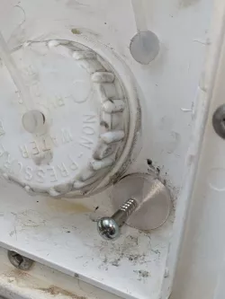 RV water tank fill vent plug