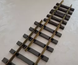 Schwelle Spur 2 und 2m Dreischienengleis  64mm und 45mm / Sleeper dual gauge track 64mm and 45mm