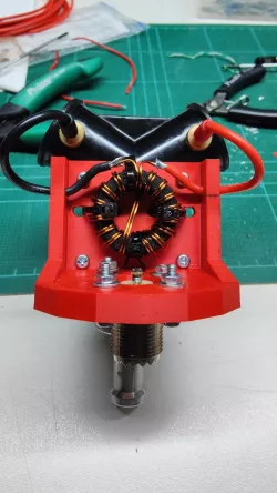 Choke and connector holding for JPC-7 dipole antenna
