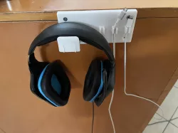 Headphone stand hanger