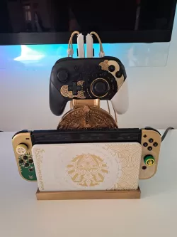 Zelda Tears of the kingdom Switch dock with pro controller, straps and game sd card holder