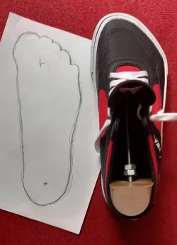 custom shoe stretcher / personalisierter Schuhspanner