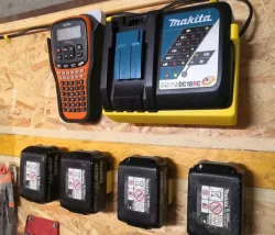 Makita DC18RC Wall Mount