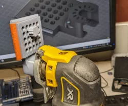 Oscillating multi-tool to Everclamp sandpaper adapter