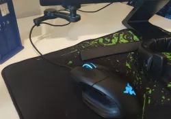 Screen-mounted mouse cable bungee 