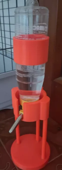 Rabbit drinking stand
