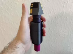 Star Trek TNG/DS9/VOY Era Hypospray with magnetic interchangeable bottles