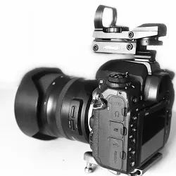 Adapter dot sight to hot shoe