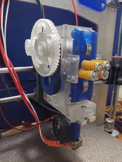 DoublyDrivenExtruder