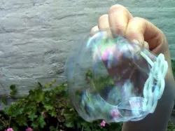Flower bubble maker