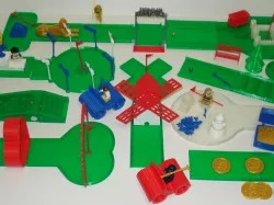 GOLF-IN-MINIATURE : The Desktop 18 Hole Miniature Golf Course