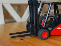 Replacement fork for toy forklift