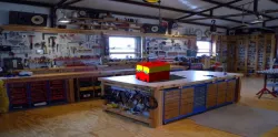 Simple easy to move tool box