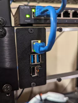 Raspberry Pi 4 - Middle Atlantic UCP FK2 Mount