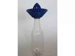 Tornillo en botella exprimidor de cítricos v2