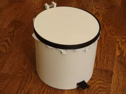 Pedal operated trash can / rubbish bin