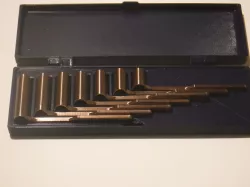 Powder scoops and box