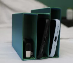 Share Your locker, mobile phone organizer for tight spaces