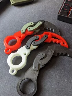 Fidget toy kerambit knife