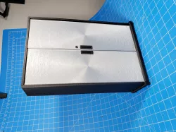 1/10 SCALE 3 DOOR SHOP/GARAGE CABINET