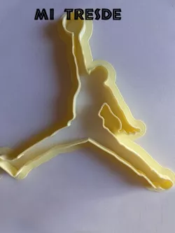 Basketball player jumping cutter
