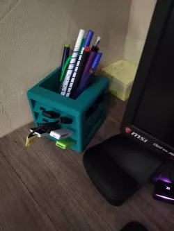 Pen Holder with USB / Pot à stylo avec USB