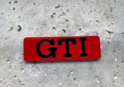 Side emblem VW Golf MK2 "GTI" / Side emblem VW Golf MK2 "GTI".