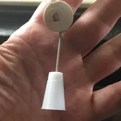 Blind String Puller