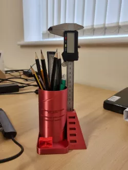 desk organiser/ pen cup