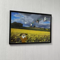 Mocking dog and ducks from the NES game Duck Hunt to personalize a frame