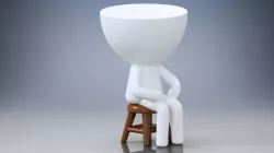 Robert Pot sitting on a bench