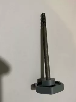 Adjustable bolt handle