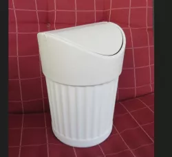 TABLE WASTE GARBAGE CAN IN STRAIGHT RIFFLE DESIGN